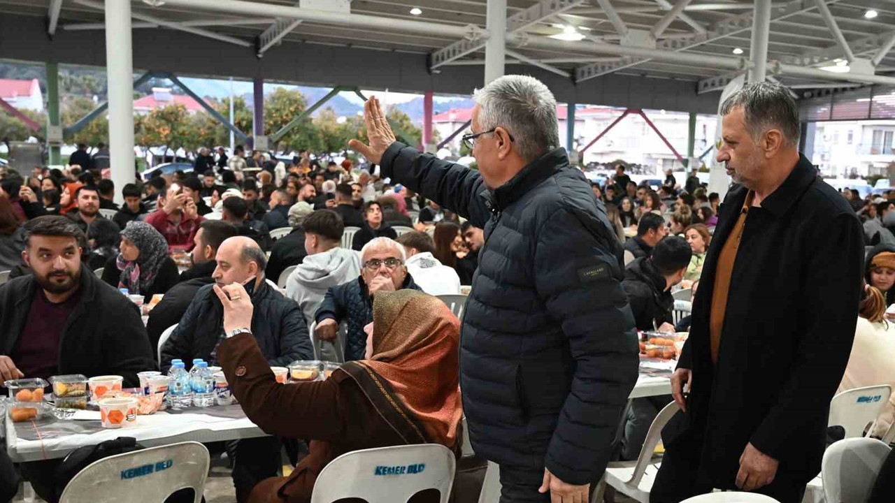 Kemer’de iftar sofrası Çamyuva’da kuruldu
