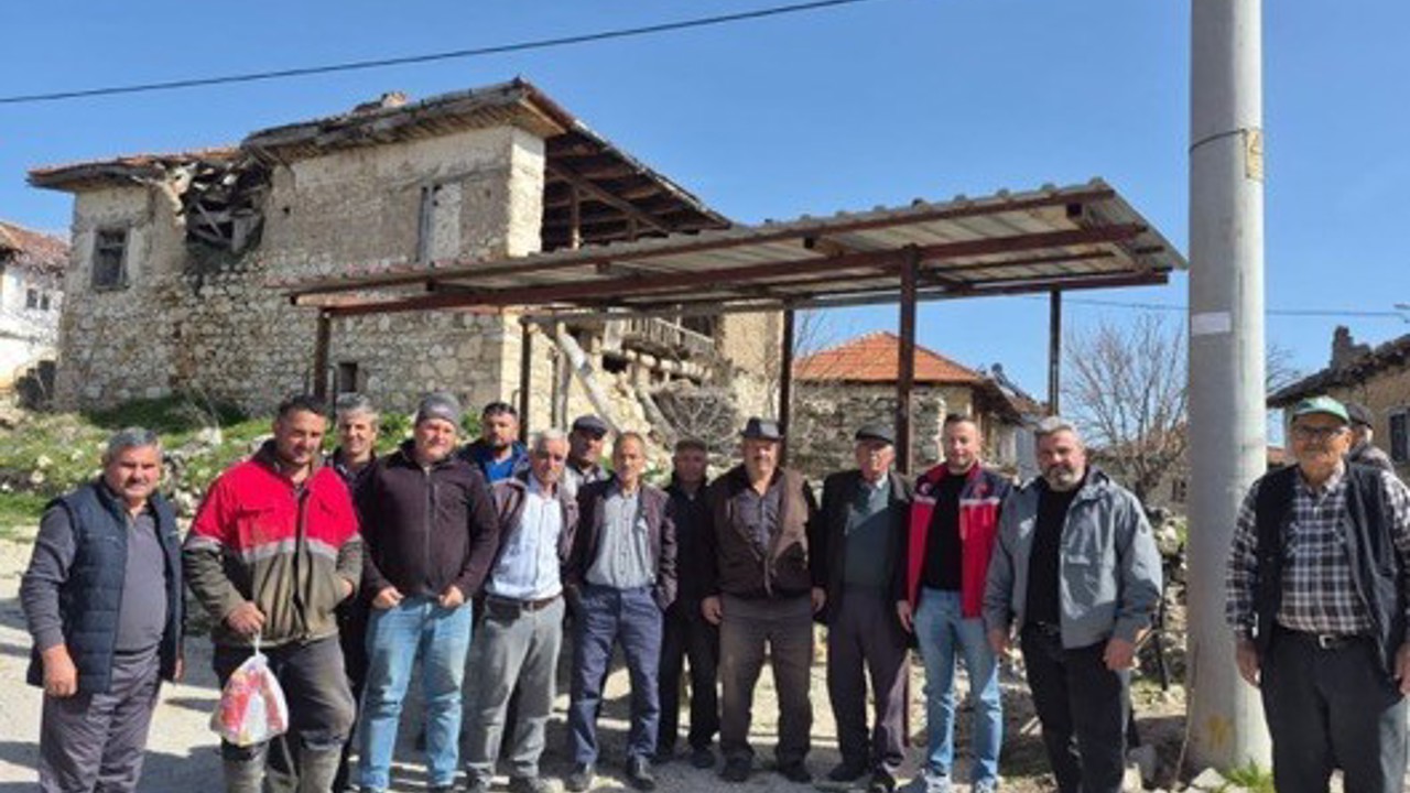 Uşak Tarım ve Orman Müdürlüğü ekipleri üreticilerle bir araya geldi
