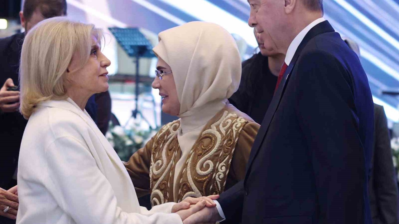 Cumhurbaşkanı Erdoğan: "Her kim, kadına ve çocuğa şiddet uyguluyorsa, zulmediyorsa insanlıktan nasibini almamış demektir"
