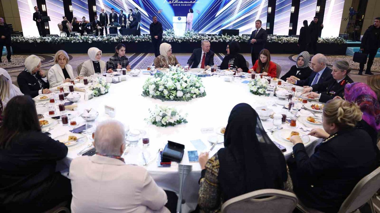 Bakan Göktaş: "Genç kızlarımızın önünü açmayı Türkiye Yüzyılı beşeri sermayesini güçlendiren stratejik bir adım olarak görüyoruz"
