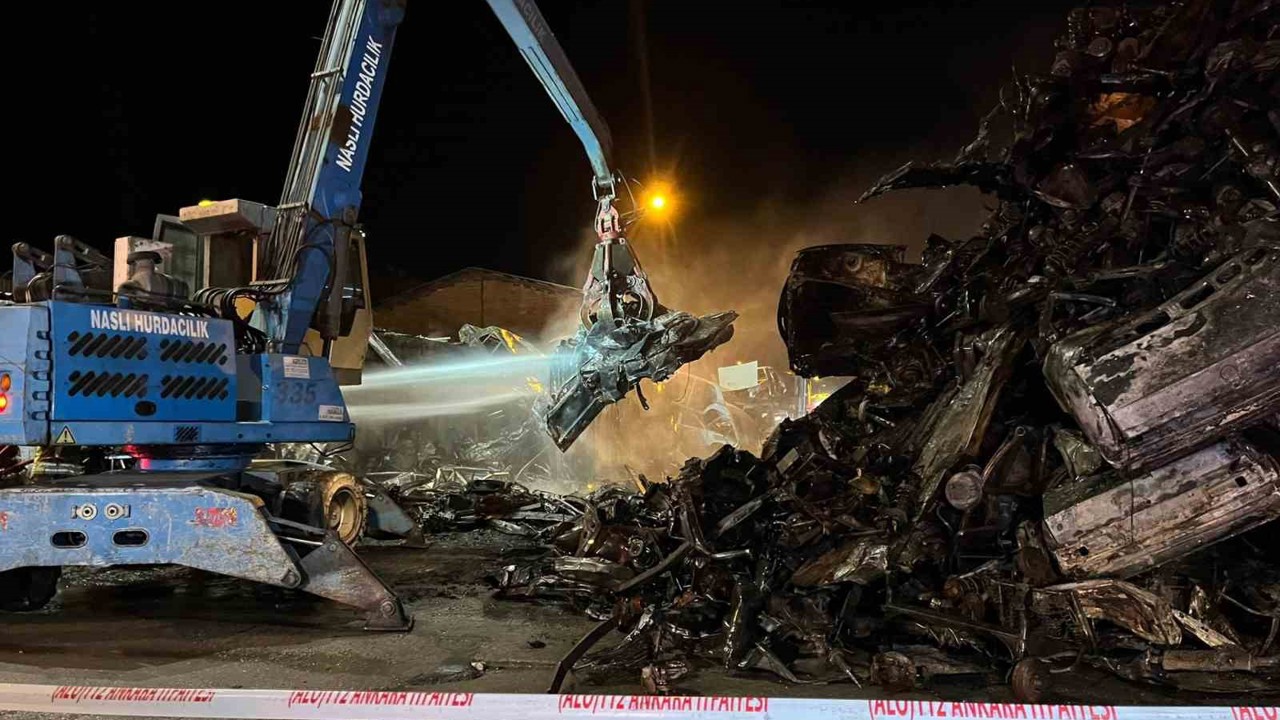 Hurdacılarda yangın paniği: Hurda araçlar alev aldı
