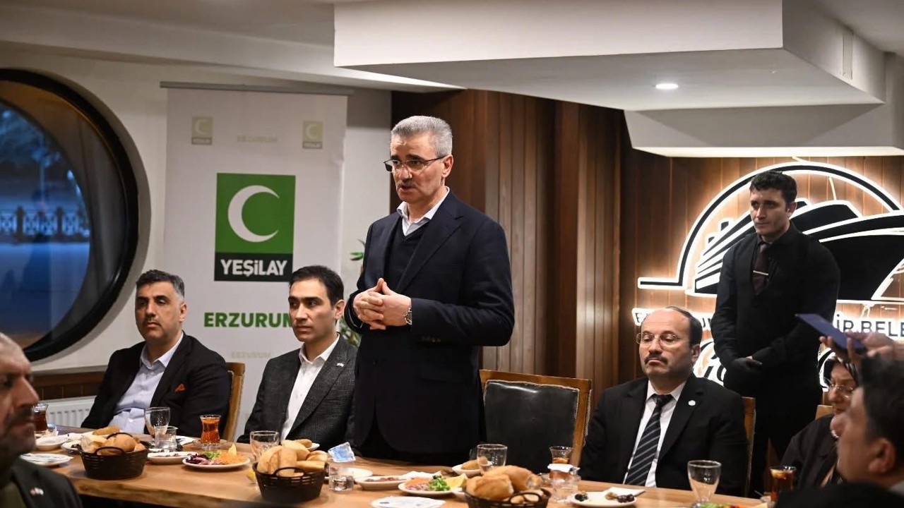 Vali Baruş, Yeşilay’ın iftar programına katıldı
