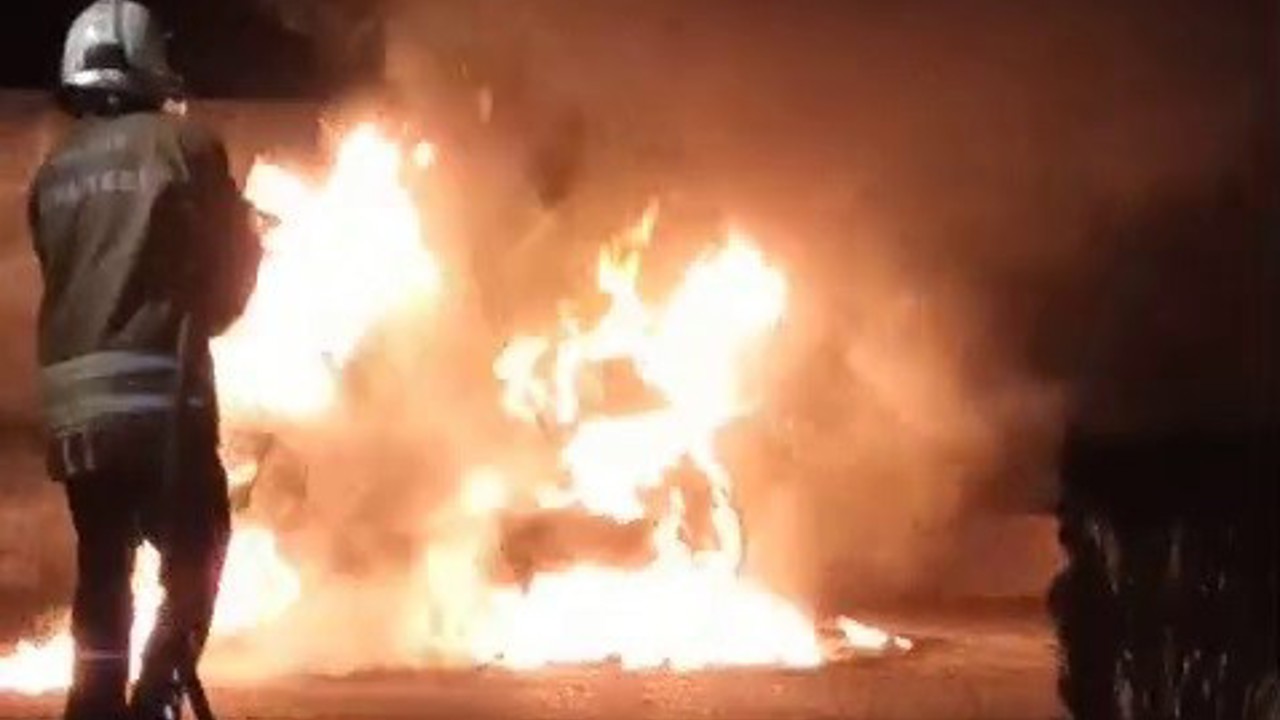 Motosiklet alevlere teslim oldu
