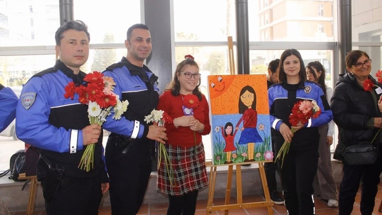 Engelli çocuklardan "Şiddete karşı sevgi" sergisi
