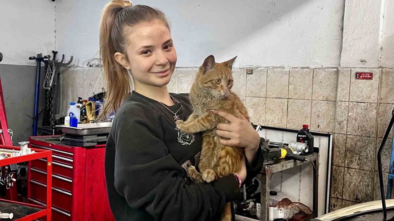 Sanayinin 17 yaşındaki oto tamircisi kadın ustası
