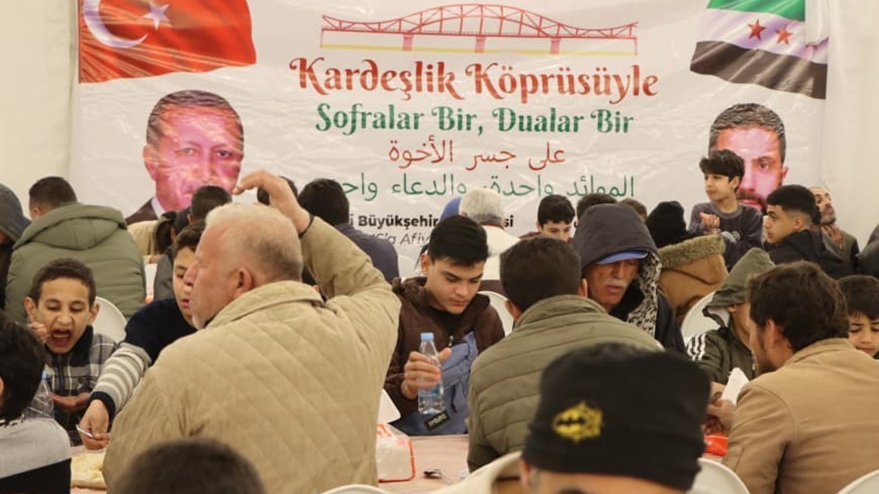 Kayseri büyükşehir, Suriye’de iftar sofrası kurdu
