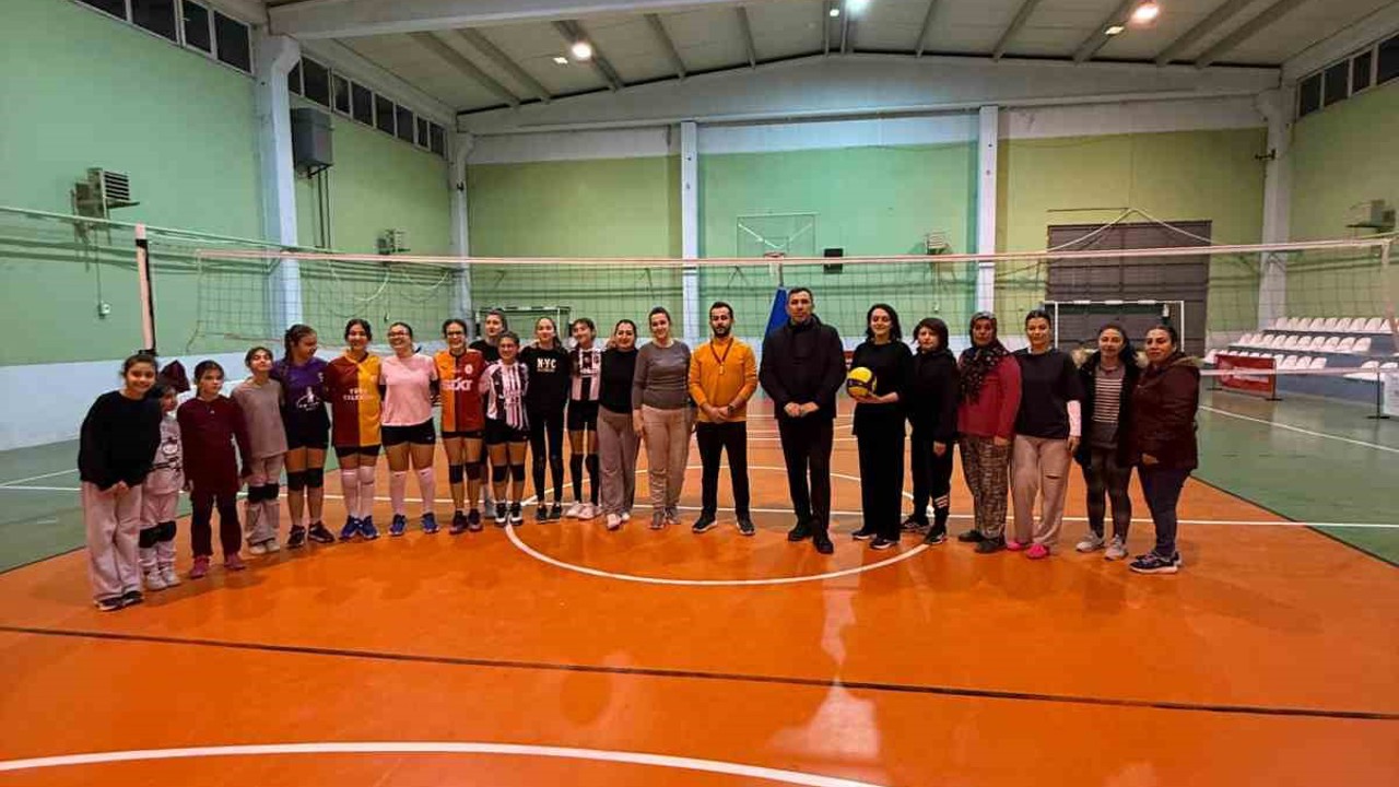 Beylikova’da ’Anne-Kız Voleybol Turnuvası’ büyük ilgi gördü
