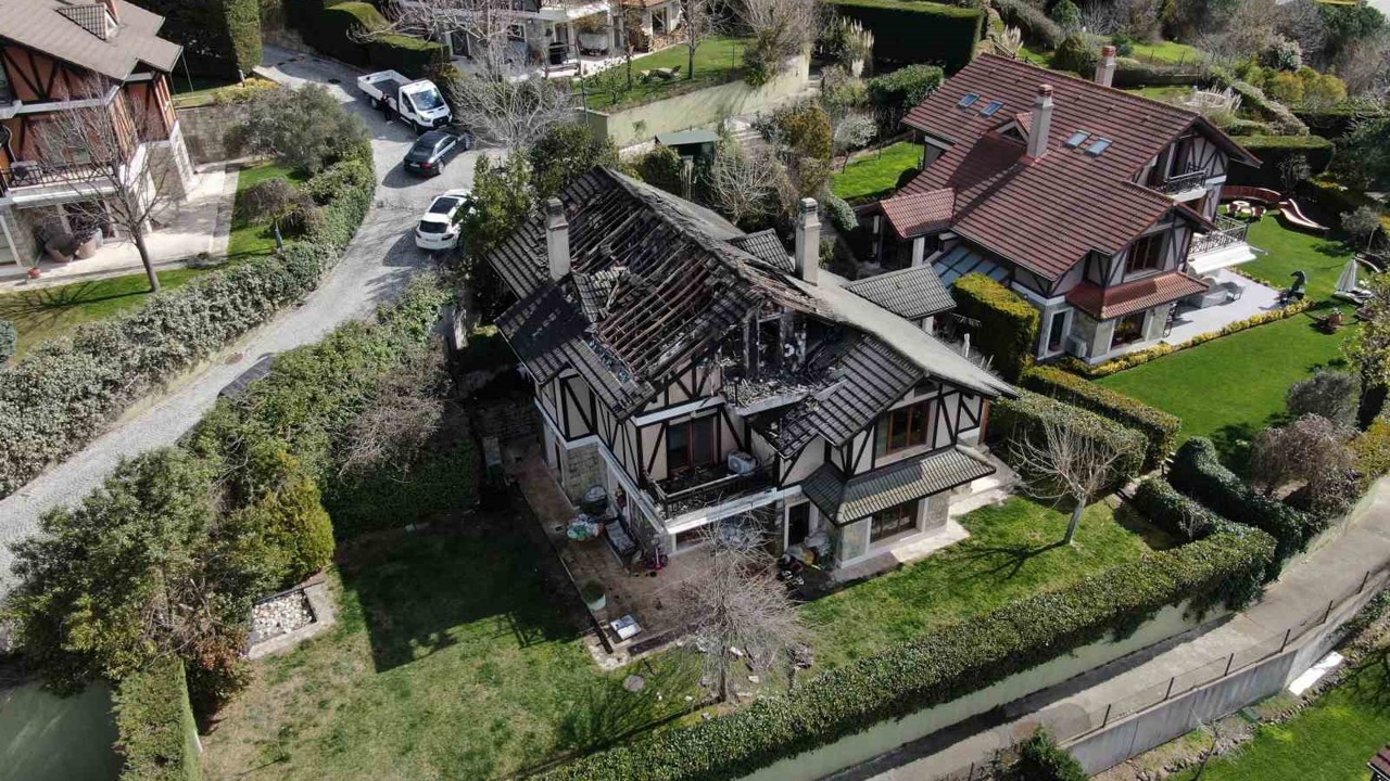 Oyuncu Aslıhan Karalar ölümden döndü: Lüks villadaki yangın havadan görüntülendi
