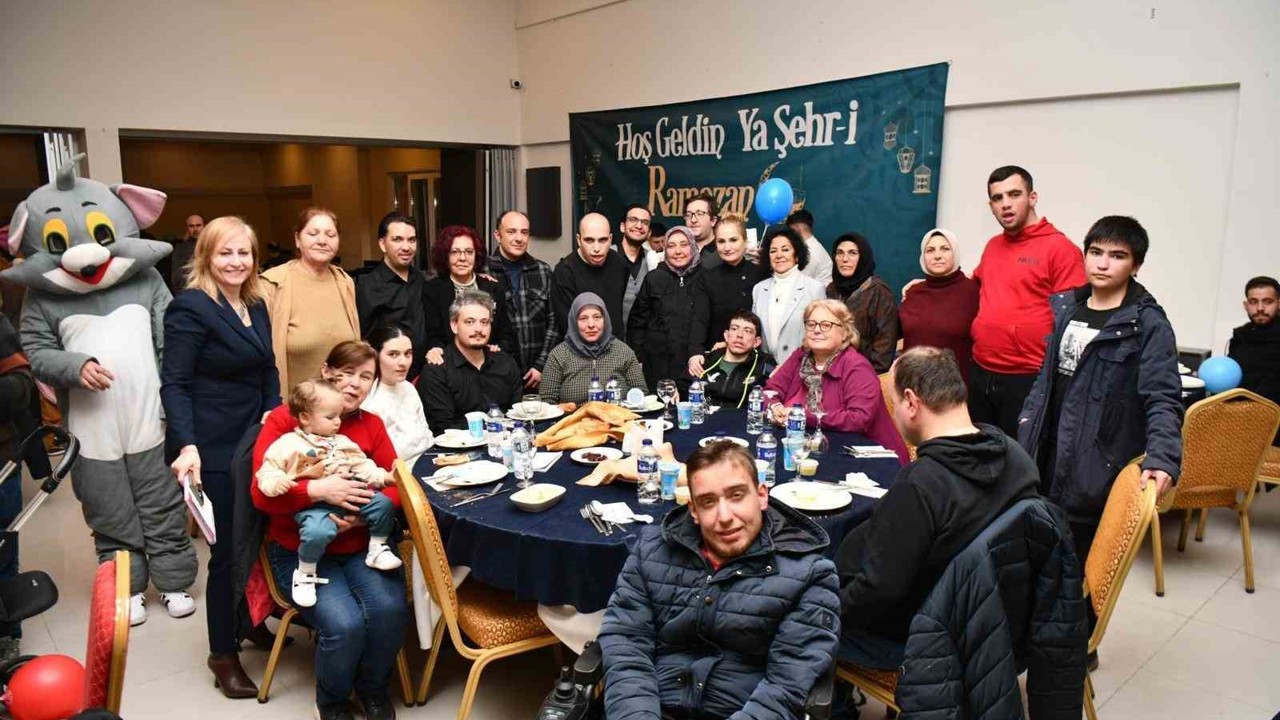 "Engelsiz" bireyler, Büyükşehir’in iftarında buluştu
