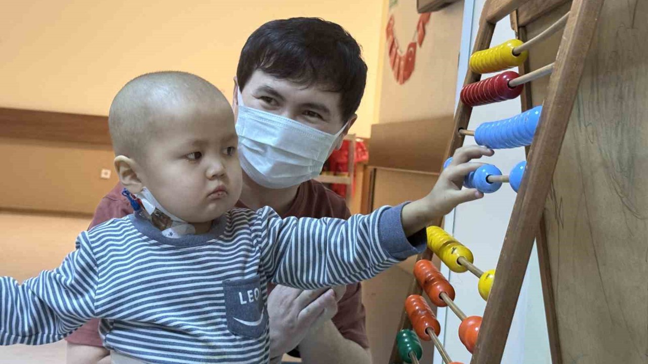 Türk kadın hekimin karaciğer nakliyle 3 yaşındaki Nuryiğit hayata tutundu
