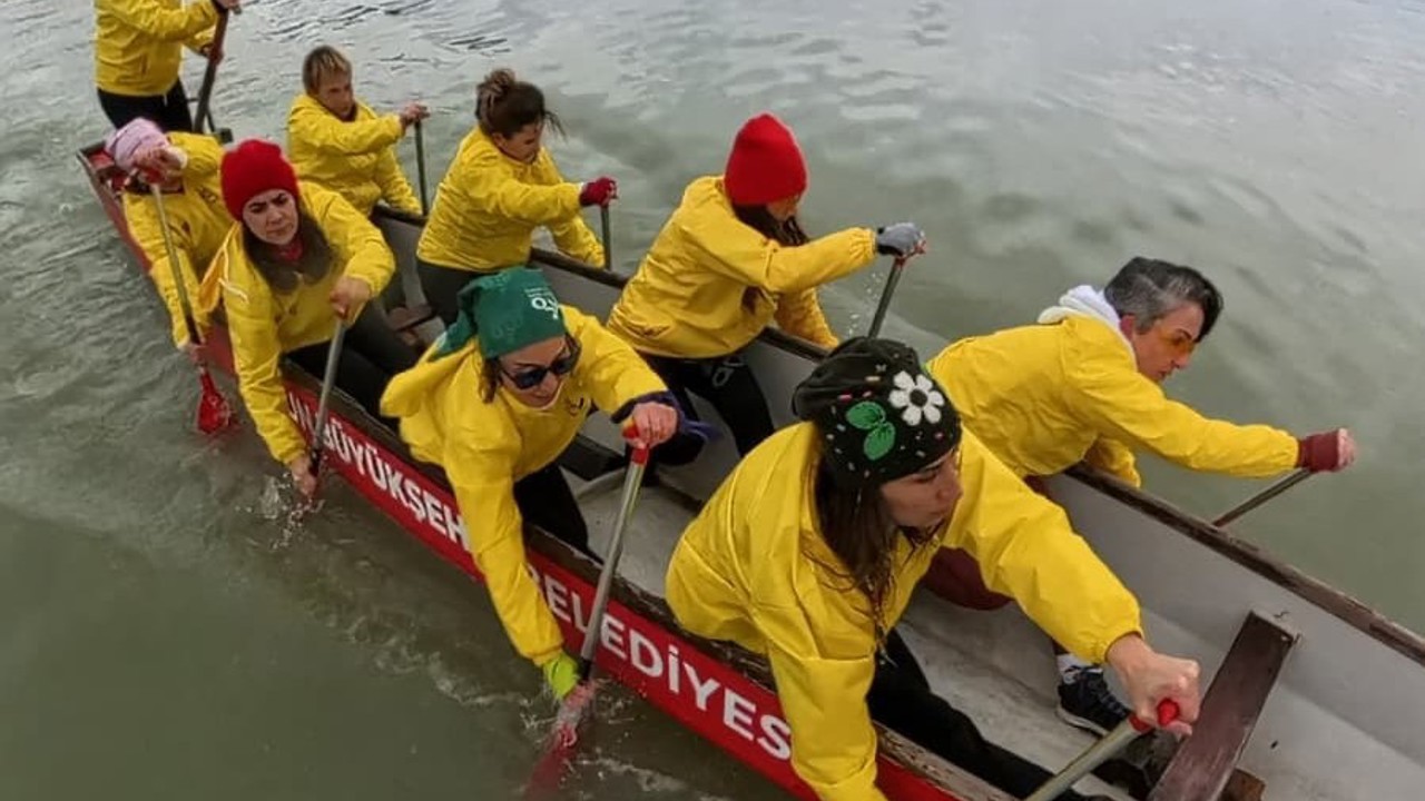 8 Mart’ta Karadeniz’in soğuk sularında kürek çektiler
