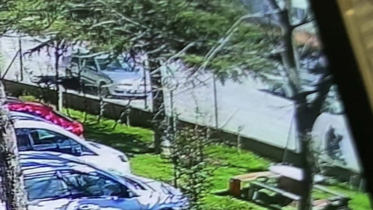 El freni çekilmeyen otomobil faciaya sebep oldu: 1 ölü, 2 ağır yaralı
