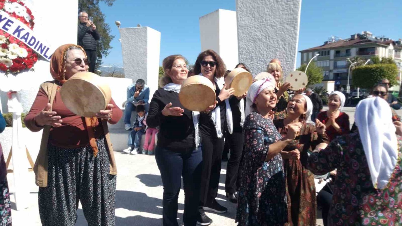 Fethiye’de Kadınlar, günlerini oynayarak kutladı
