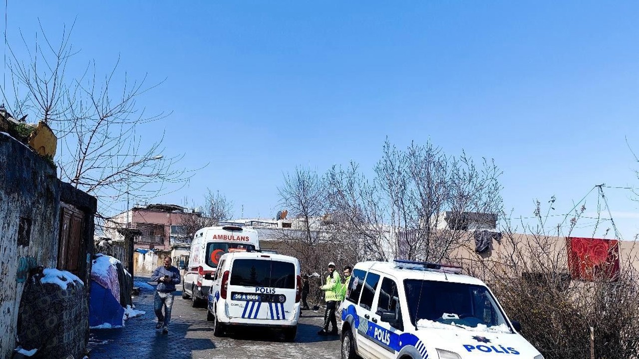 Kurtalan’da camiden çıktıktan sonra otomobilin çarptığı yaşlı adam yaralandı
