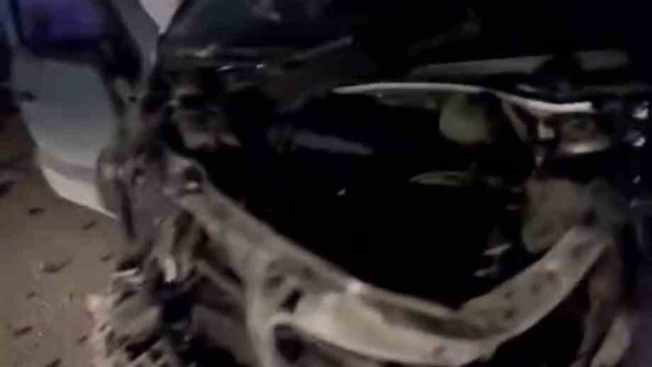 Kavşakta otomobiller çarpıştı: 4 yaralı
