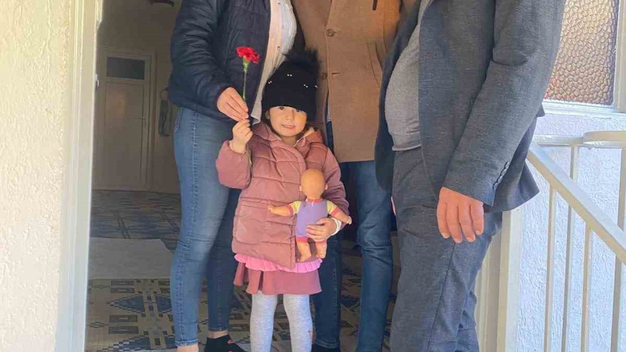 Meşeli Mahalle Muhtarı Yavuz’dan Kadınlara 8 Mart jesti
