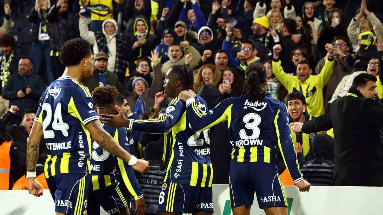 Fenerbahçe, geriye düştüğü maçlarda 18 puan topladı
