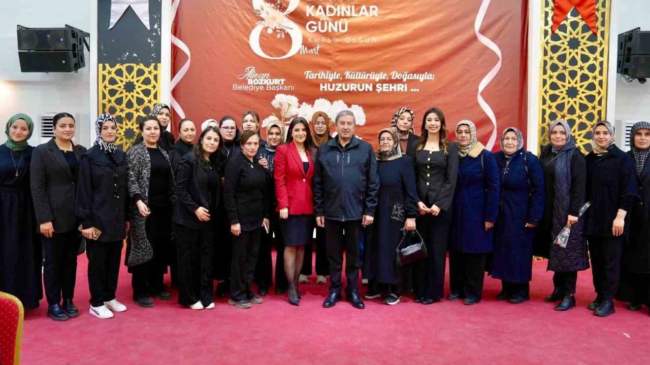 Darende’nin kadınları iftarda bir araya geldi
