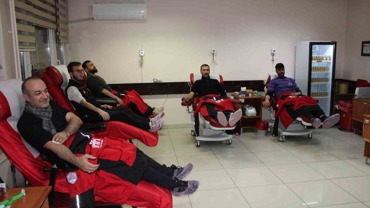 İftar yapıp kan vermeye koştular
