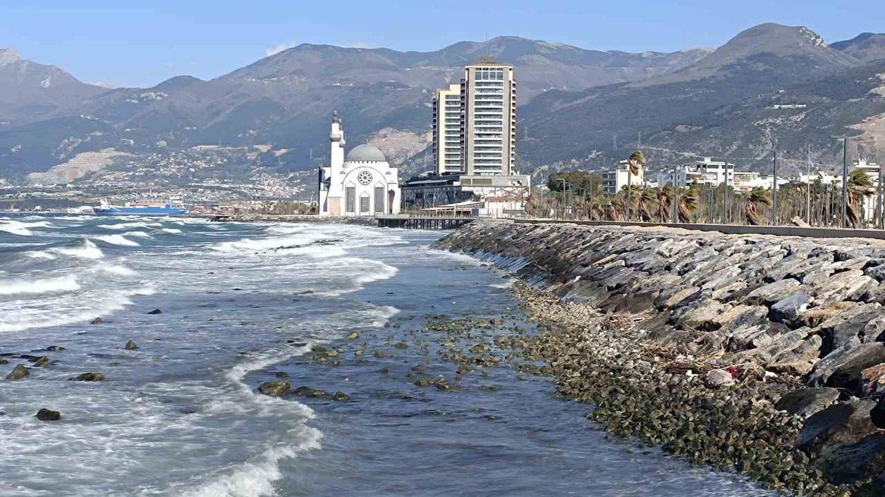 İskenderun Körfezi’nde denizde çekilme yaşandı
