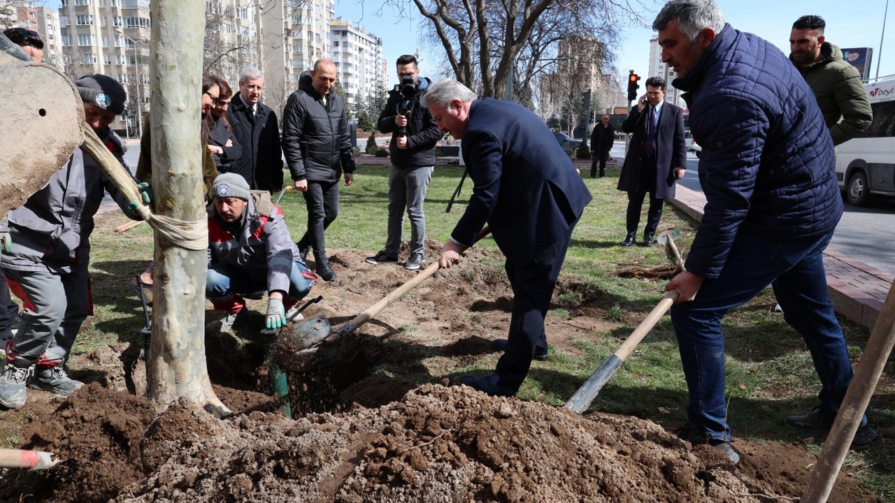Melikgazi’de ilkbahar ağaç dikimiyle başladı

