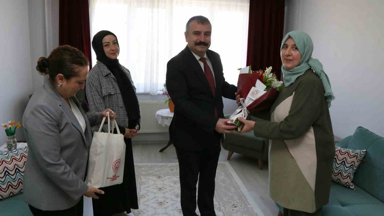 Kadın gaziye ve şehit annesine anlamlı ziyaret
