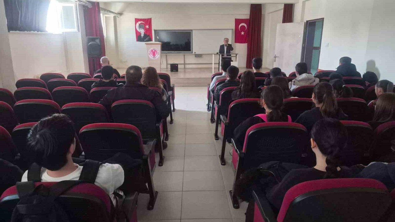 Çine’de öğrencilere cami ve hayat temalı konferans verildi
