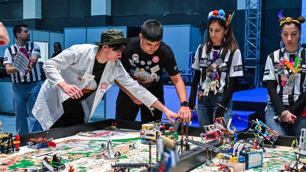 Türkiye’nin bilim kahramanları Fuar İzmir’de yarıştı
