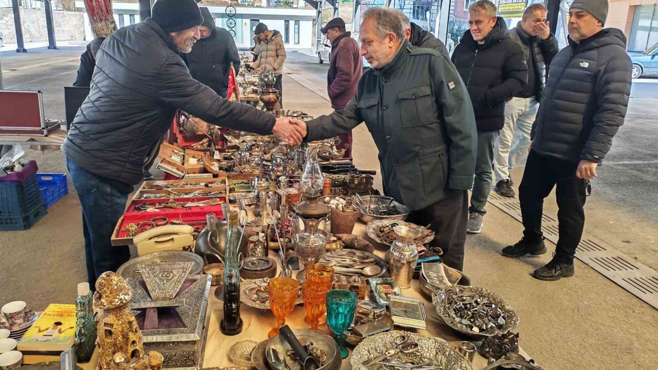 Başkan Yalçın Antika Pazarı’nda
