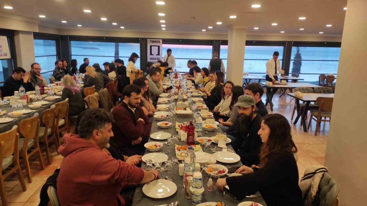 Burhaniyeli mimarlar iftarda buluştu
