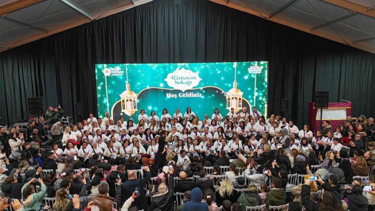 Kadınlardan ritim gösterisi
