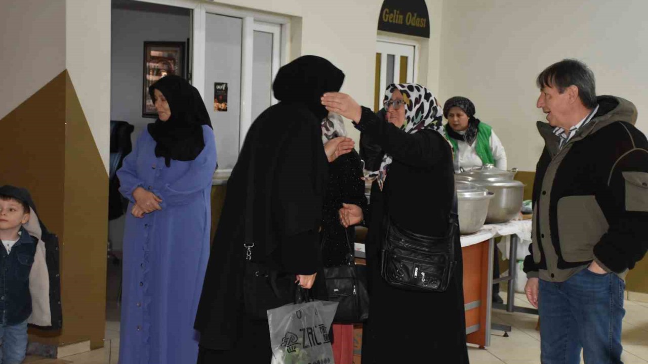 10 yıllık akraba iftarı geleneği 500 kişilik katılımla gerçekleşti
