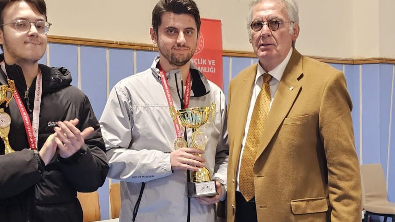 Çeşmeli satranççı Türkiye Kupası İzmir il birincisi oldu

