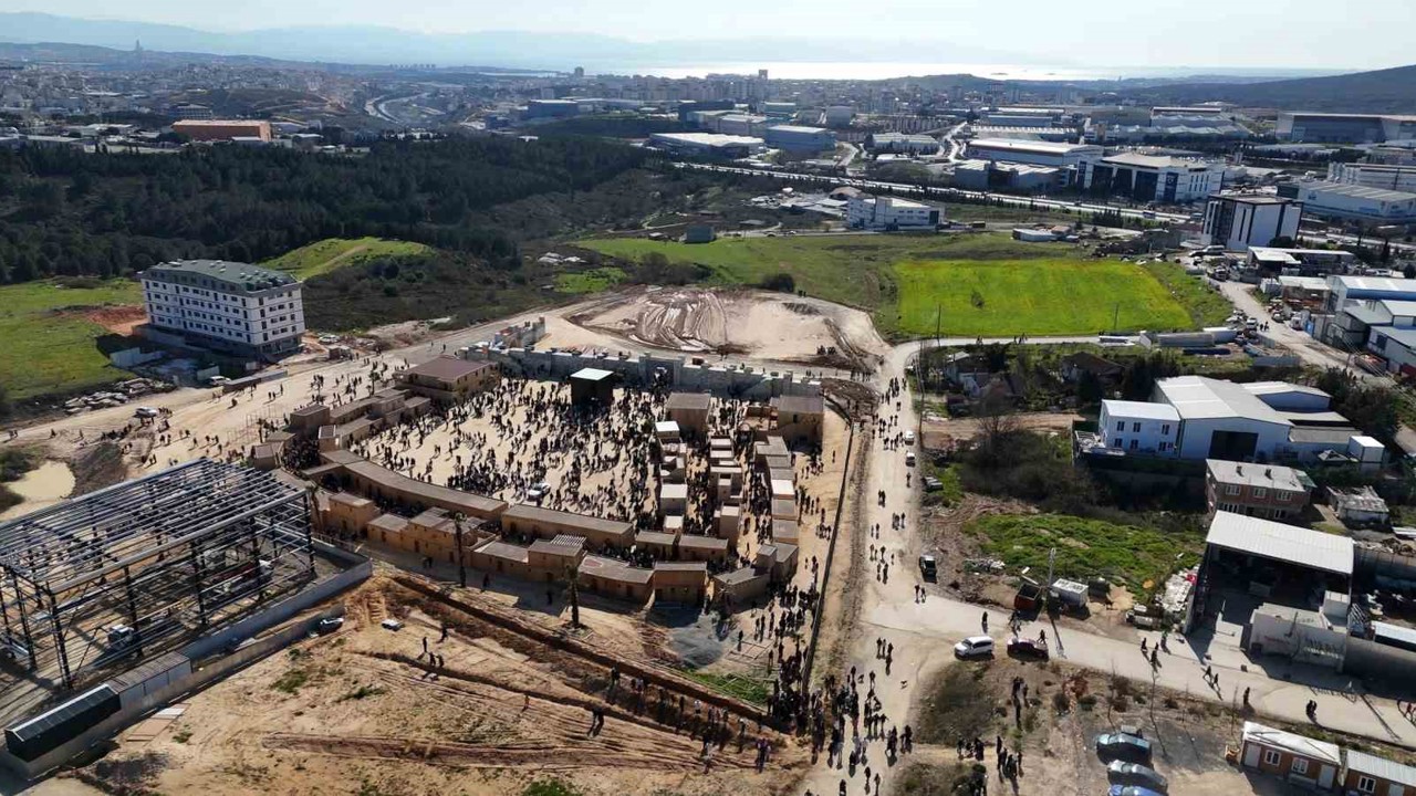 Çayırova Mekke Film Platosu, ziyaretçi akınına uğradı
