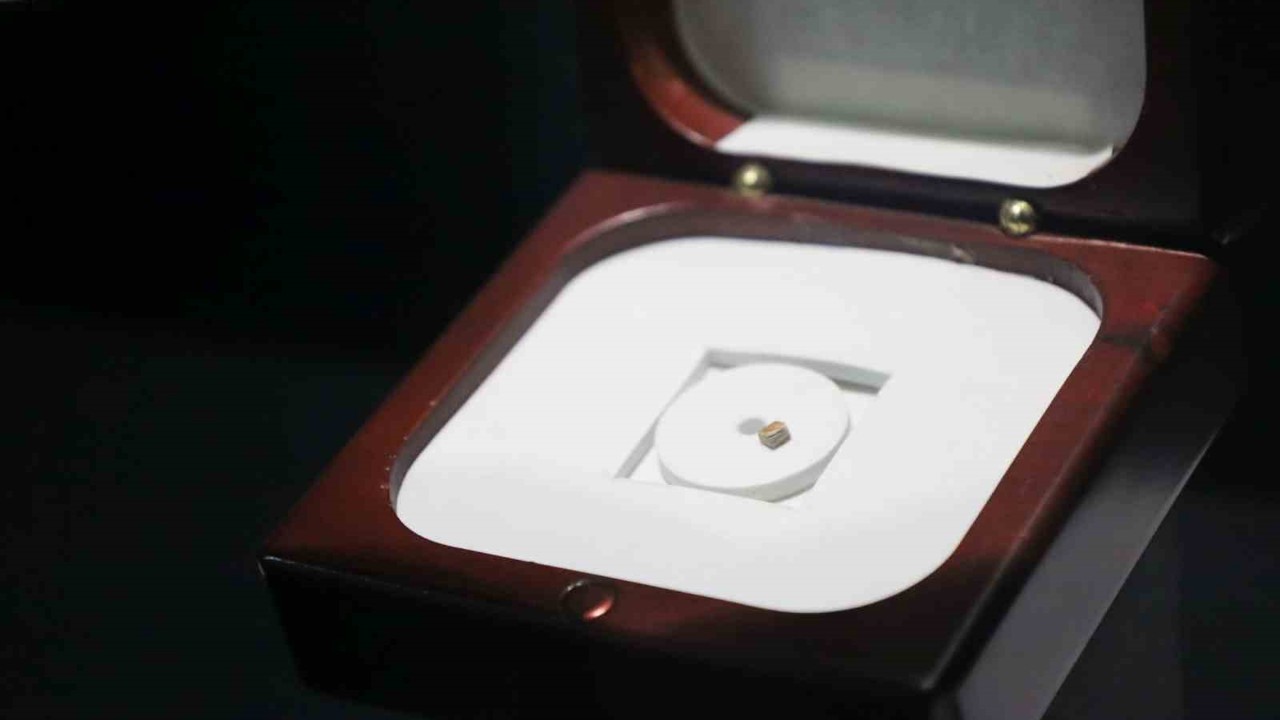 Dünyanın en küçük kitabı İzmir’de
