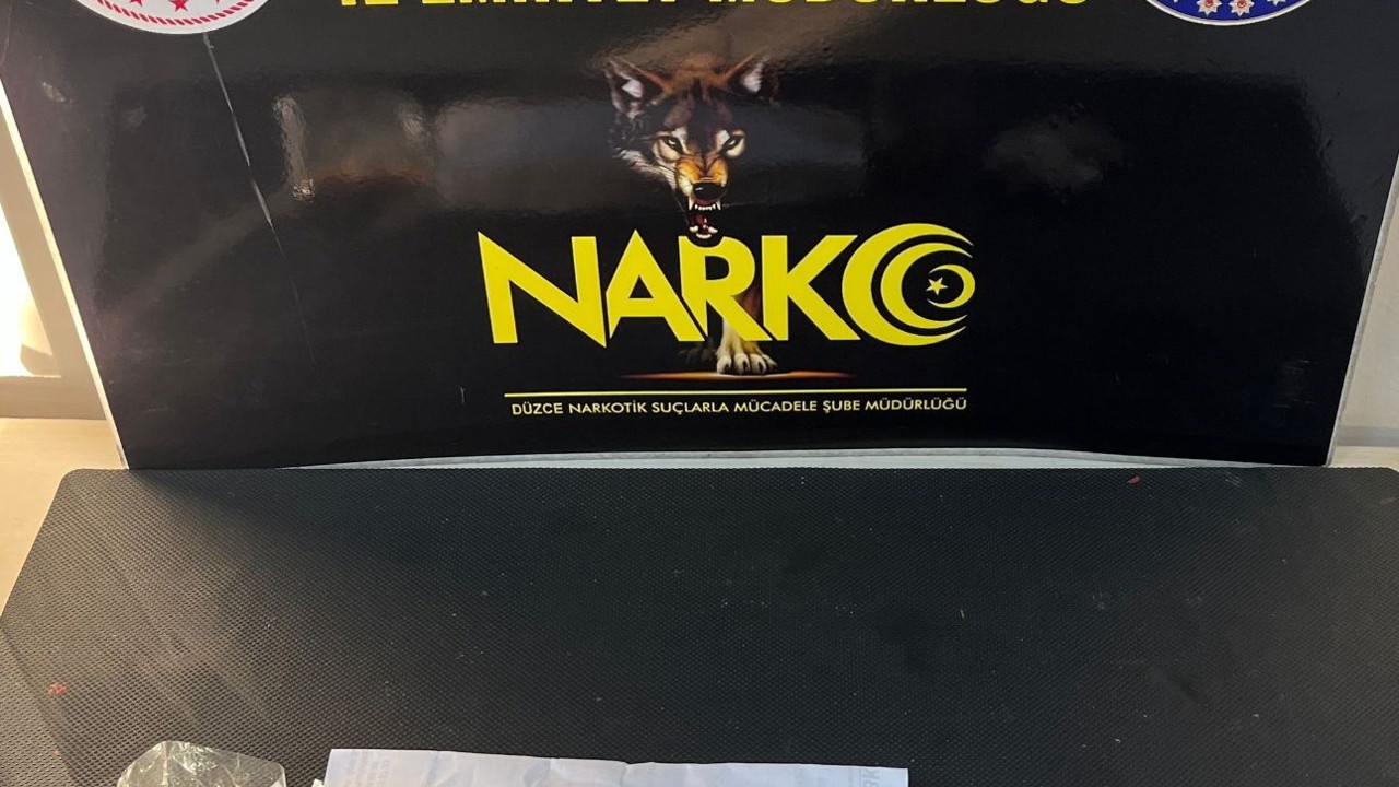 Uyuşturucu ticareti yapan 2 kişi tutuklandı
