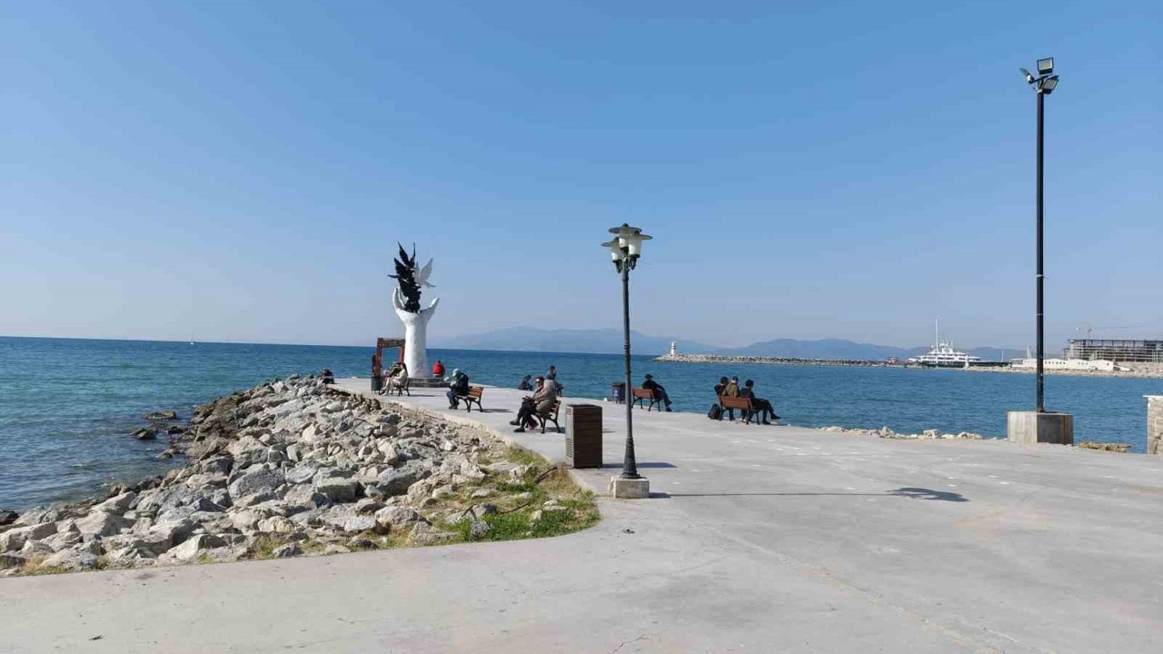 Kuşadası, Mart ayında yazı yaşadı
