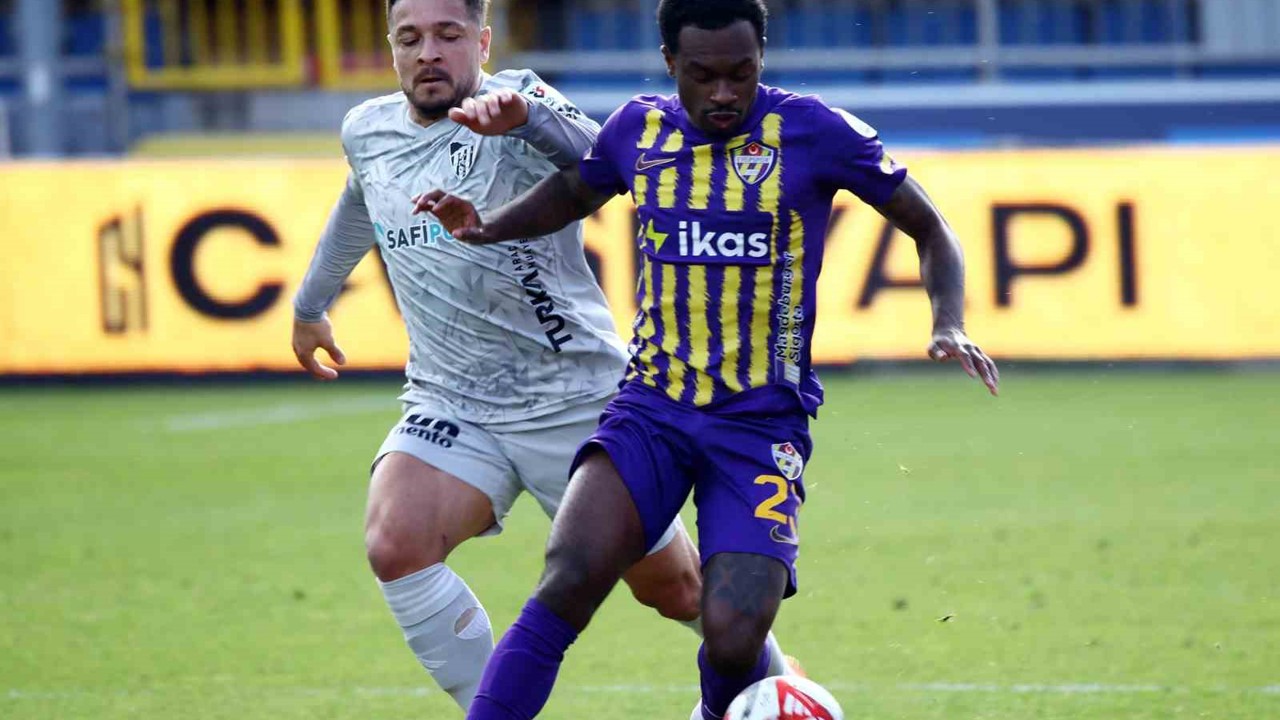 Trendyol Süper Lig: Eyüpspor: 0 - Kocaelispor: 1 (İlk yarı)
