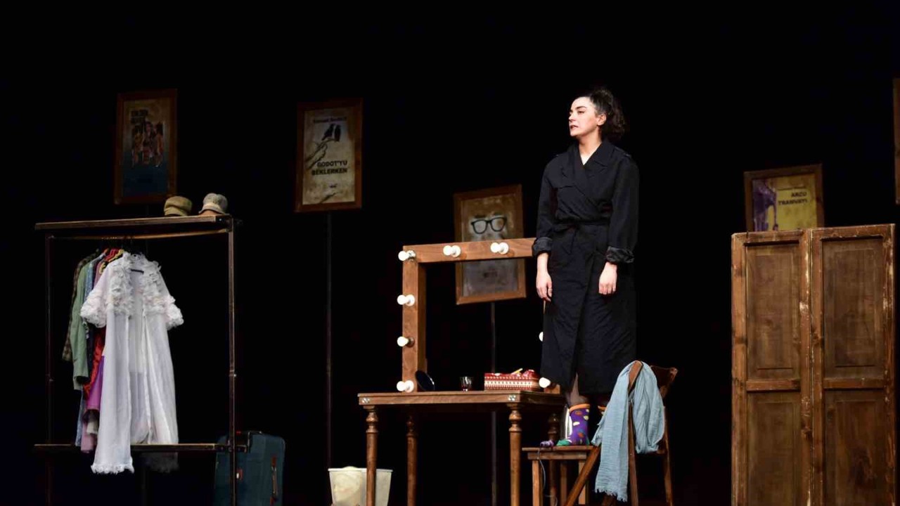 Ödüllü ‘Yan Rol’ Bursa’da ayakta alkışlandı
