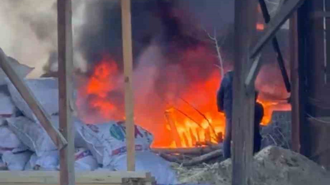 Çöp konteynerlerinde çıkan yangın korkuttu
