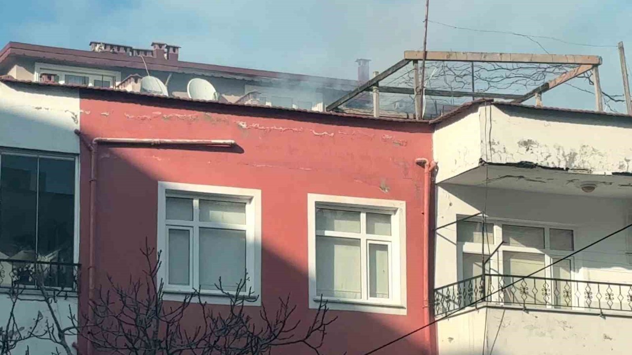 Ordu’da 3 katlı binada korkutan baca yangını
