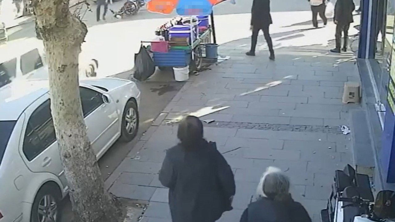 Motosiklet otomobille çarpıştı: 1 yaralı
