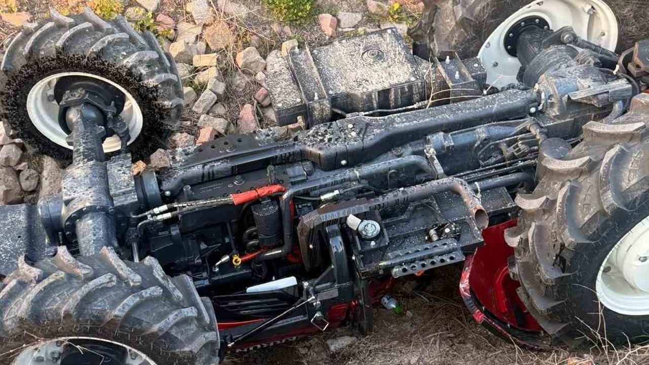Tarsus’ta traktör devrildi: 1 ölü
