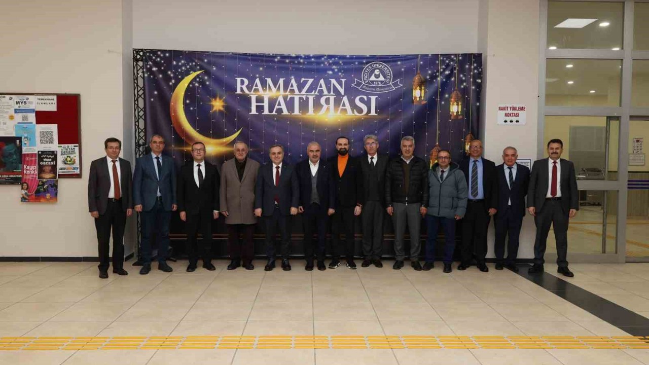 Rektör Prof. Dr. Altun, öğrenciler ile iftar yaptı

