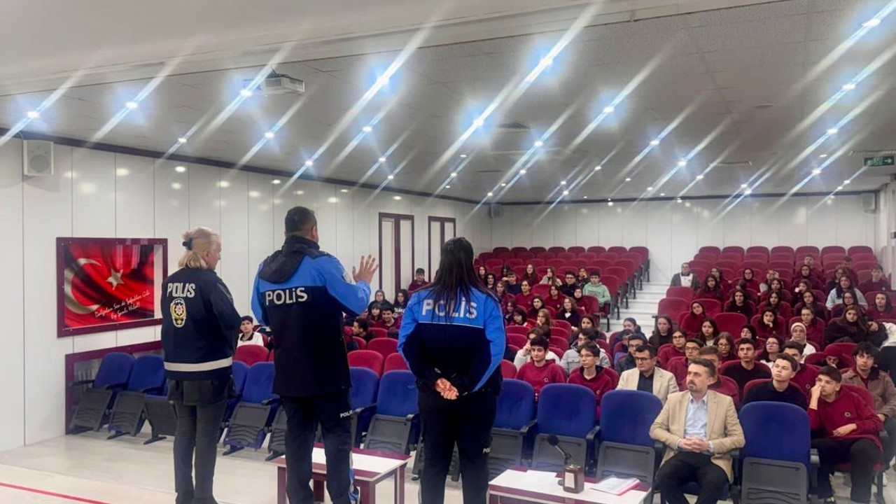 Bilecik’te öğrencilere güvenlik ve zorbalık eğitimi
