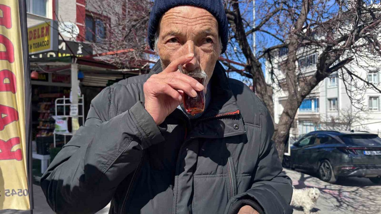 34 yıldır su içemeyen yaşlı adam: "Suya hasret kaldım, gülmeye hasret kaldım"
