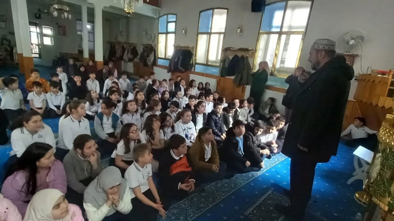 Minik öğrencilerden Hacı Seyit Camii’ne ziyaret
