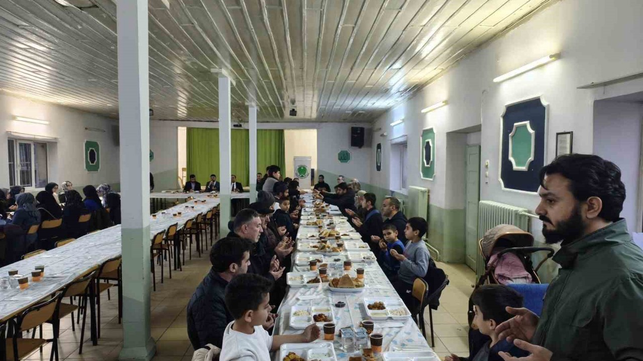 Mahmudiye İlçe Müftülüğü personeli ve aileleri iftarda buluştu
