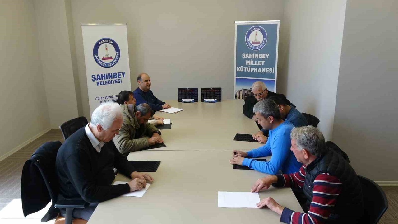 Görme engeliler Braille alfabesi öğreniyor
