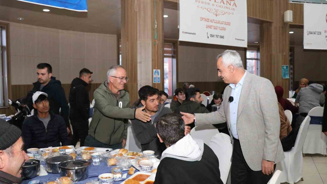 Oltulular geleneksel iftar programında buluştu
